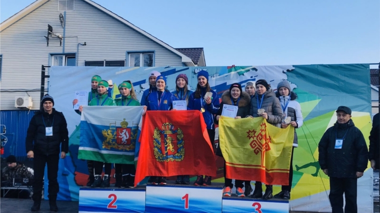 Цивилянки-призеры Всероссийских соревнований по спортивному туризму.