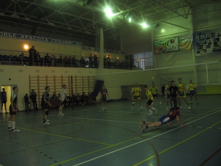 В спортзале АУ ДОД «ДЮСШ «Асамат» прошли игры I этапа Кубка ЧР по волейболу среди мужских команд.